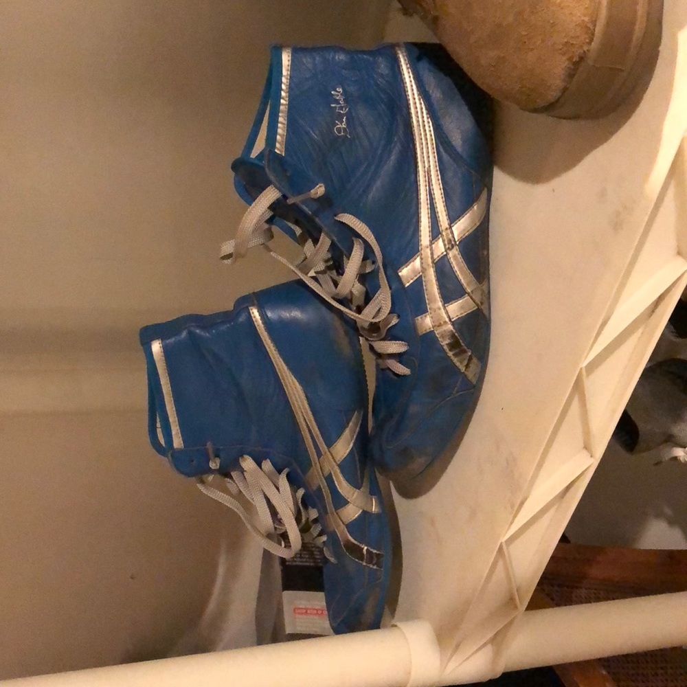 Wrestling shoes